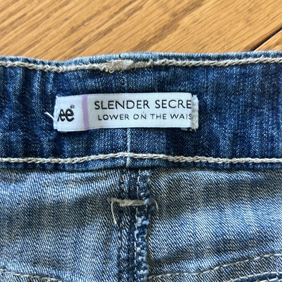 Lee Slender Secret Embellished Denim Capris Size 14P - Picture 5 of 7